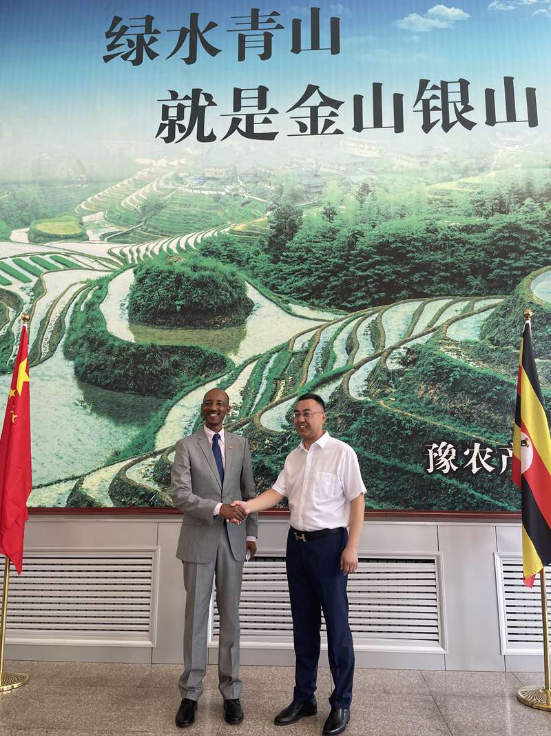 烏干達(dá)共和國(guó)駐華大使館公使 蒞臨農(nóng)達(dá)生化考察(圖2) 烏干達(dá)共和國(guó)駐華大使館公使 蒞臨農(nóng)達(dá)生化考察(圖2)